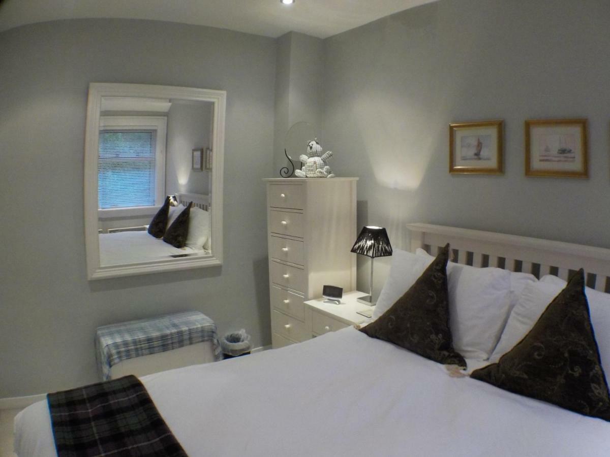 16 Admiralty * Arrochar